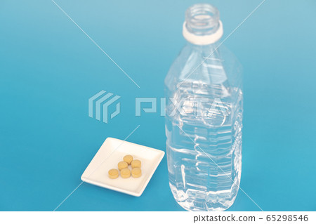 Plastic bottles and medicine 65298546