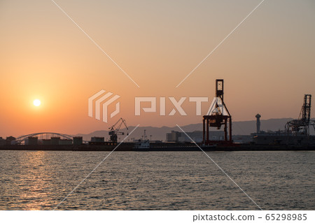 Sunset at Osaka harbor Sunset at Osaka harbor 65298985