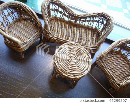 Rattan miniature chairs and tables 65299207