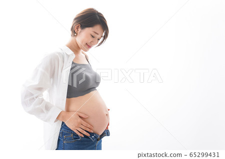 A young pregnant woman with a smile A young pregnant woman with a smile 65299431