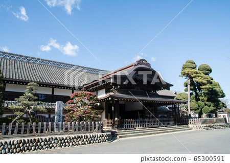 藍藍的天空川越市容下的大瓦屋頂神社 65300591