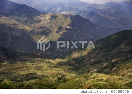 Ta Xua is a famous mountain range in northern Ta Xua is a famous mountain range in northern 65300906