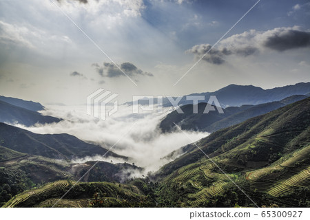 Ta Xua is a famous mountain range in northern 65300927