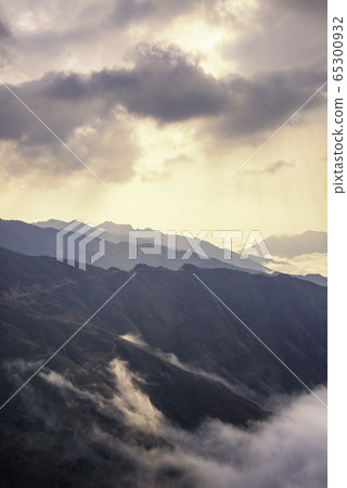 Ta Xua is a famous mountain range in northern Ta Xua is a famous mountain range in northern 65300932