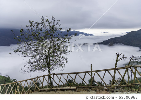 Ta Xua is a famous mountain range in northern Ta Xua is a famous mountain range in northern 65300965