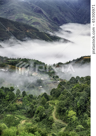 Ta Xua is a famous mountain range in northern Ta Xua is a famous mountain range in northern 65300971