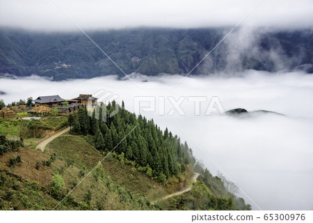 Ta Xua is a famous mountain range in northern Ta Xua is a famous mountain range in northern 65300976