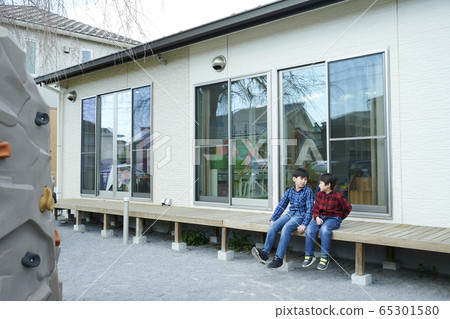 Childcare for children to play Childcare for children to play 65301580