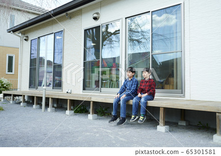 Childcare for children to play Childcare for children to play 65301581