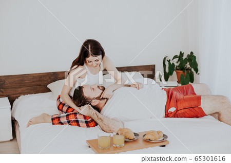 the wife brought her husband the morning breakfast in bed the wife brought her husband the morning breakfast in bed 65301616