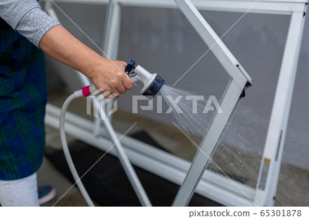 Screening and reshuffling sash cleaning Screening and reshuffling sash cleaning 65301878