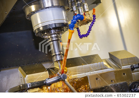 The CNC milling machine cutting the tire mold. The CNC milling machine cutting the tire mold. 65302237