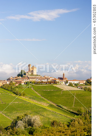 View of the village of Serralunga d`Alba and the 65302803