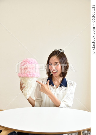 Woman pointing to soft serve stuffed toy Woman pointing to soft serve stuffed toy 65303132