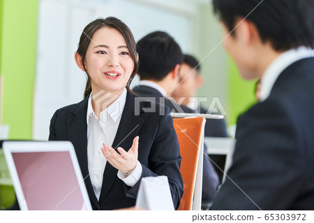 Business woman doing work Business woman doing work 65303972
