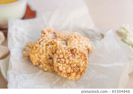 Rice cracker 65304948