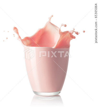 strawberry milk in glass 65305864