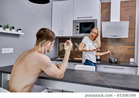married couple cannot get along in one house 65306599