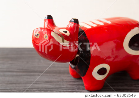 Akabeko本地玩具，東北紀念品 65308549