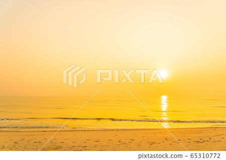 Beautiful tropical sea ocean beach at sunrise or sunset time Beautiful tropical sea ocean beach at sunrise or sunset time 65310772