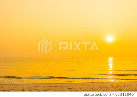 Beautiful tropical sea ocean beach at sunrise or sunset time 65311040