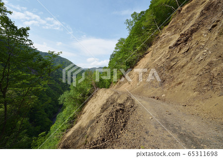 通往山的林道(北海道日高) 通往山的林道(北海道日高) 65311698