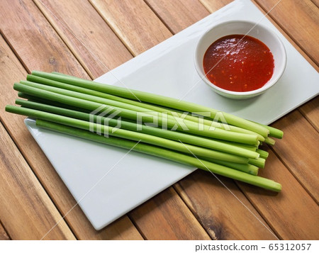 亞洲食品成分大蒜쫑，大蒜莖和紅辣椒醬 65312057