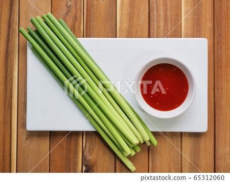 亞洲食品成分大蒜쫑,大蒜莖和紅辣椒醬 亞洲食品成分大蒜쫑,大蒜莖和紅辣椒醬 65312060