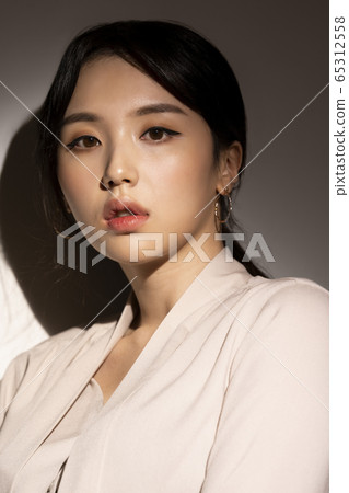 美女女人化妝品 65312558