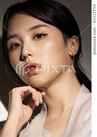 美女女人化妝品 65312559