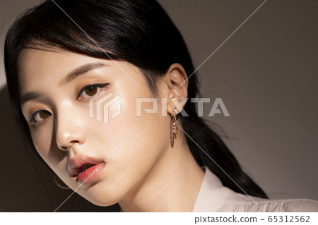 美女女人化妝品 65312562