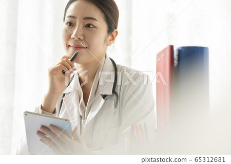 Business, woman, hospital 65312681