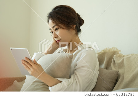 Lifestyle, woman, weekend 65312785