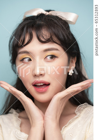 Beauty, woman, makeup 65312893