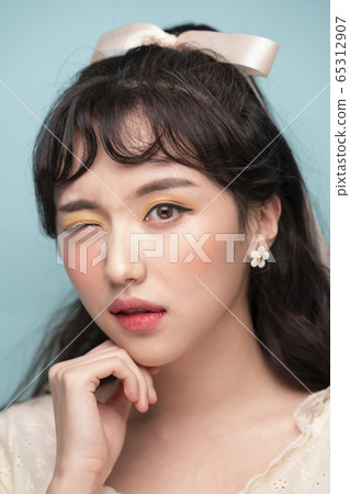 Beauty, woman, makeup 65312907