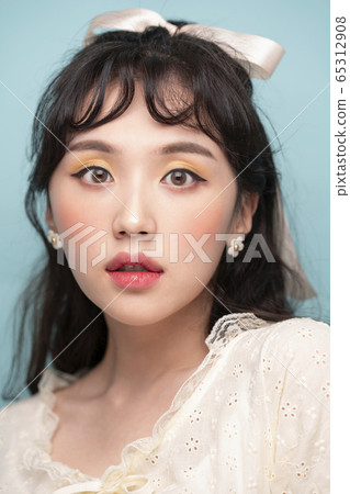 Beauty, woman, makeup 65312908