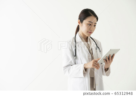 Business, woman, hospital 65312948