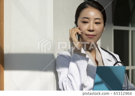 Business, woman, hospital Business, woman, hospital 65312968