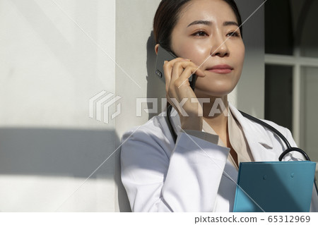 Business, woman, hospital Business, woman, hospital 65312969
