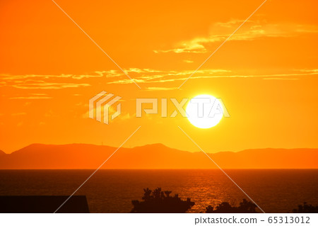 沖繩海上日落橙色日落 65313012