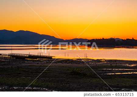 瀨戶內在晨光中 65313715