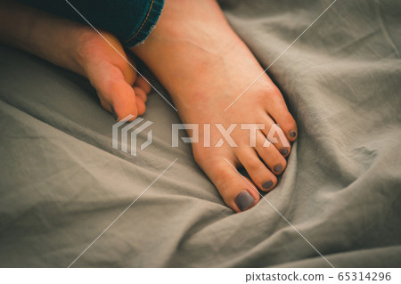 feet, foot, female 65314296
