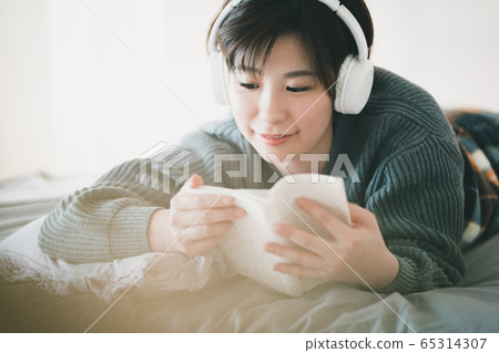 耳機 閱讀 看書 65314307