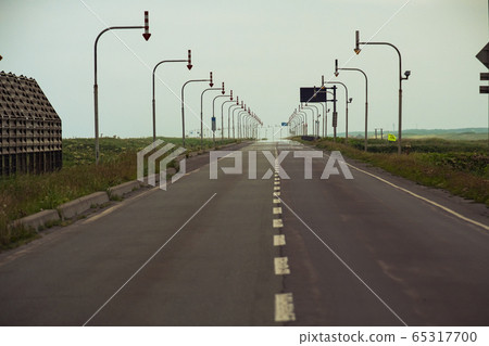 Straight road 65317700