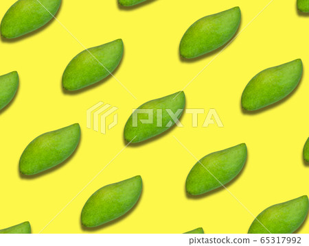 The background pattern is blue and fresh mangoes. The background pattern is blue and fresh mangoes. 65317992