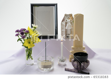 後裝飾:喉嚨佛和祭壇的形象 後裝飾:喉嚨佛和祭壇的形象 65318163