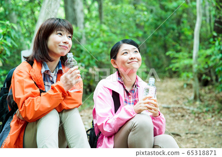 Mountaineering women mountain girl trekking mountain climbing outdoor hiking Mountaineering women mountain girl trekking mountain climbing outdoor hiking 65318871