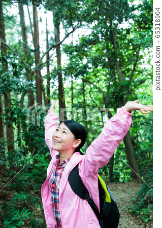 Mountaineering women mountain girl trekking mountain climbing outdoor hiking Mountaineering women mountain girl trekking mountain climbing outdoor hiking 65318904