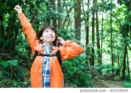 Mountaineering women mountain girl trekking mountain climbing outdoor hiking Mountaineering women mountain girl trekking mountain climbing outdoor hiking 65318924