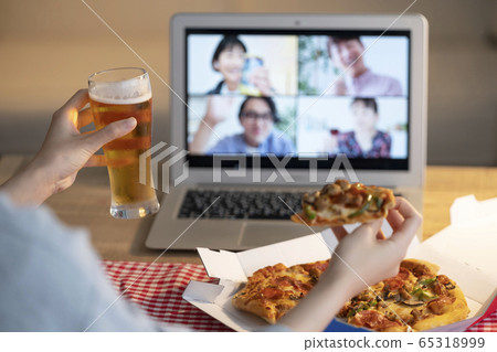 Online drinking party image Online drinking party image 65318999
